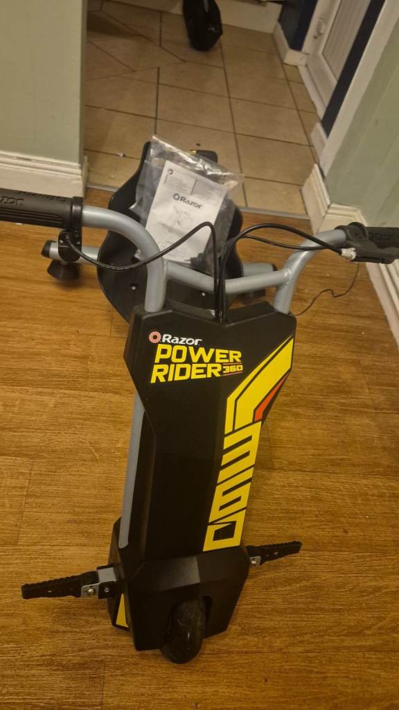 Razor 360 swivel kart