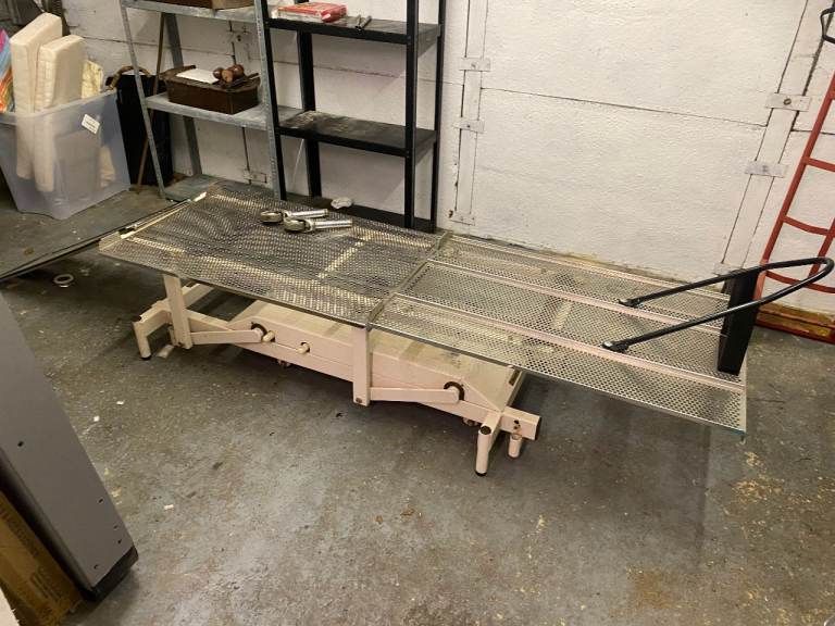 MOTORCYCLE LIFTING TABLE