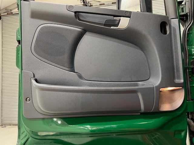 Scania G320 4x2 Sleeper Cab Curtainsider