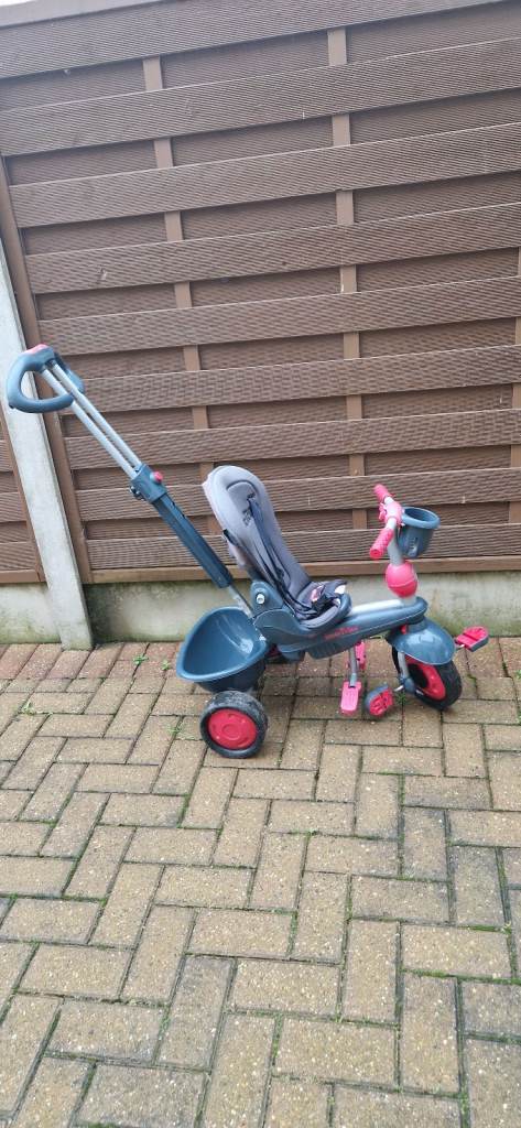 image for CHILDRENS TRICYCLE SMARTRIKE WITH PARENTAL HANDLE. GOOD CONDITION.