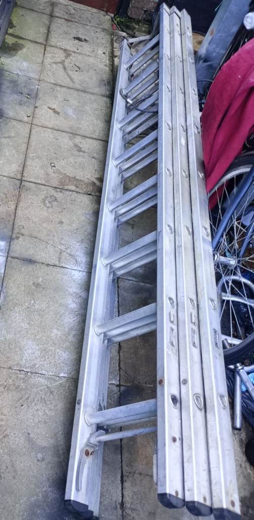 image for 3x2.6 m triple extension ladder 