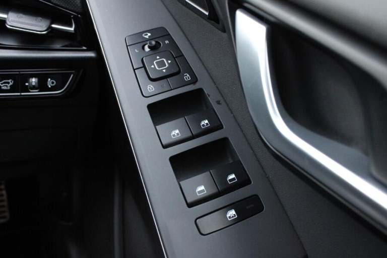 2024 Kia Niro 1.6h GDi 4 SUV 5dr Petrol Hybrid DCT Euro 6 (s/s) (139 bhp) ESTATE Petrol/Electric ...