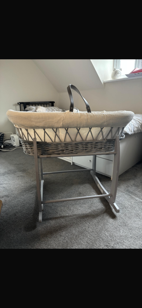 Moses Basket with Rocking Stand and Mattress – Grey