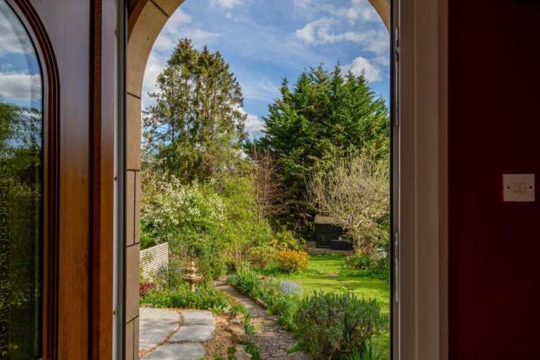 Double room in a lovely house with garden