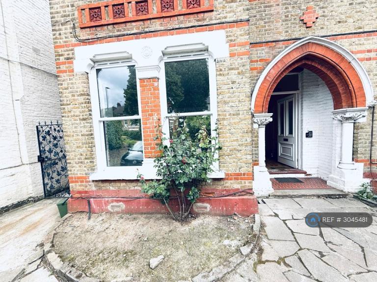1 bedroom flat in Ealing, London, W5 (1 bed) (#3045481)