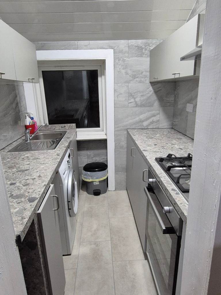 3 bedroom flat to let