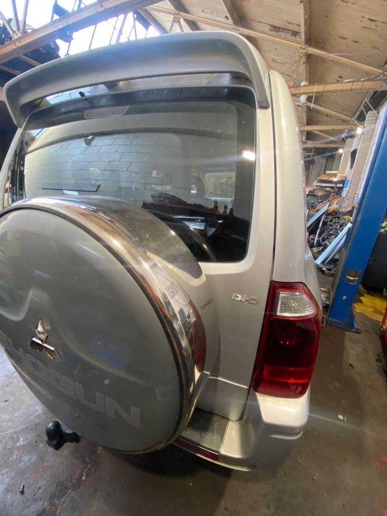 Mitsubishi Shogun 3.2L DI-D Elegance LWB – Automatic – 2003 – Silver