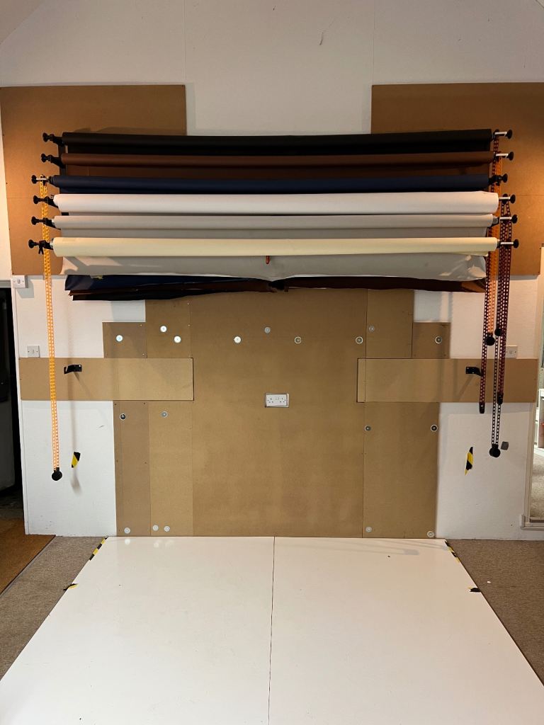 Wall-Mounted Photography Backdrop System – Complete Bundle (6-Roll Setup)