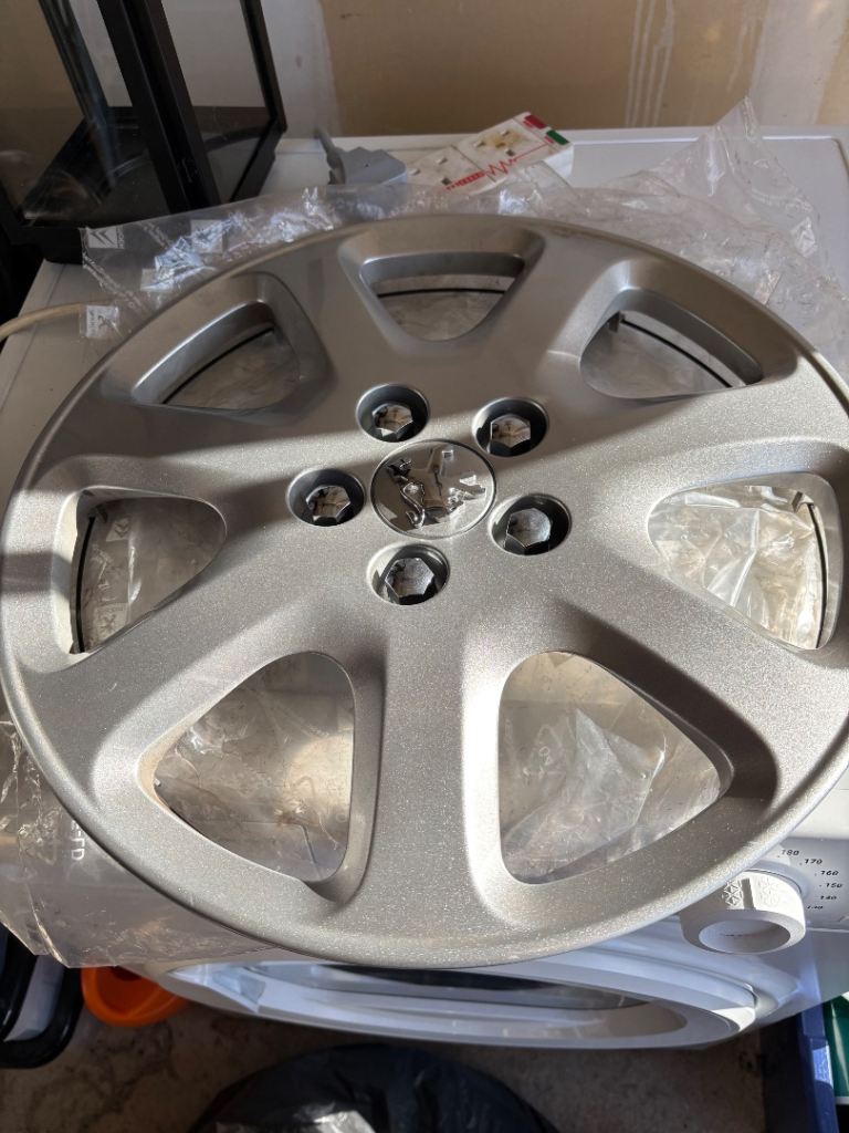 Peugeot 16 wheel trims 