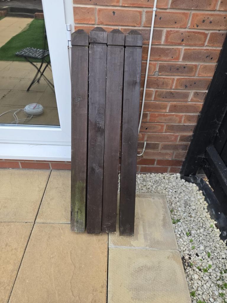 Decking posts x4 