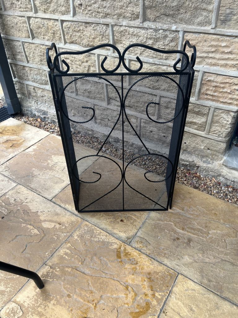 Black Metal Fireguard 