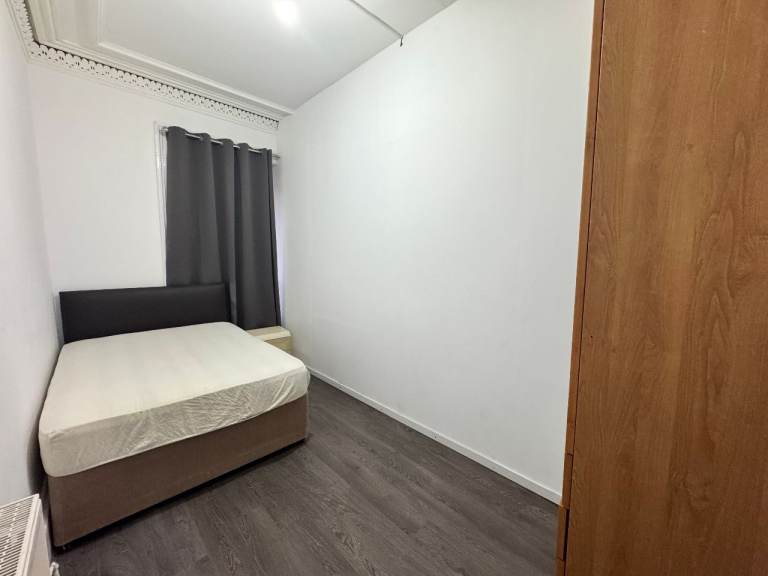 Furnished Double Room - Bills Included with WiFi - G42 (Govanhill)