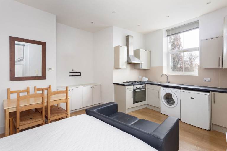 Studio Flat to Rent on Anerley Station Road, London, SE20