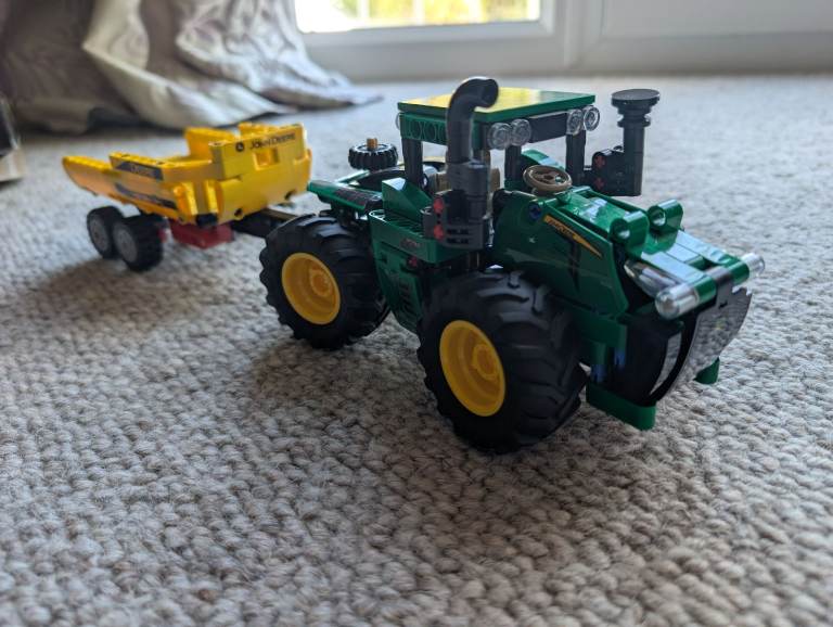 Lego Technic John Deere 9620R 4WD Tractor (set 42136)