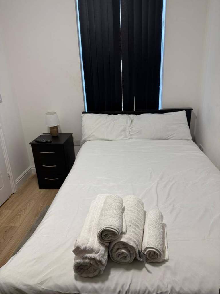 Spacious & Cosy Ensuite Room for Rent in - NG7 3AD
