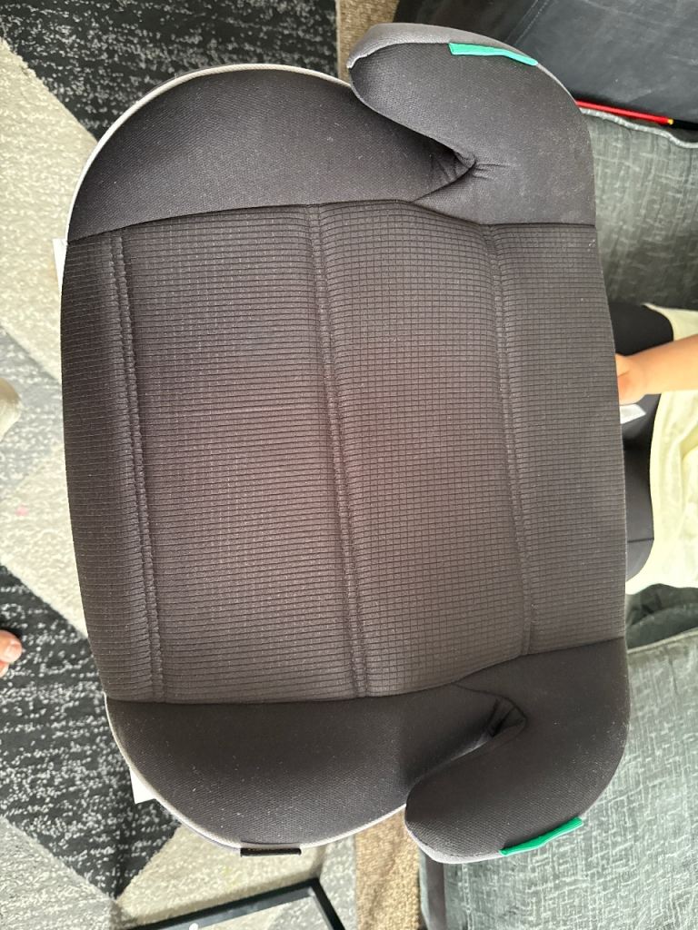 Black Child Car Booster Seat – Good Condition Halfords 