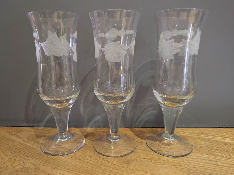 3 x Small Glasses Leaf Pattern.