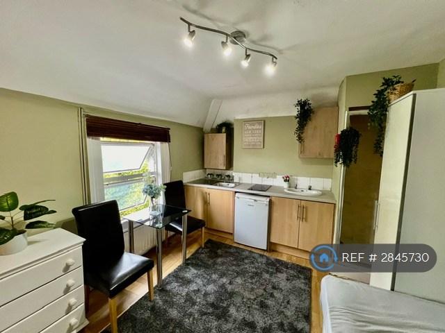 1 bedroom in Lynton Road, London, W3 (#2845730)