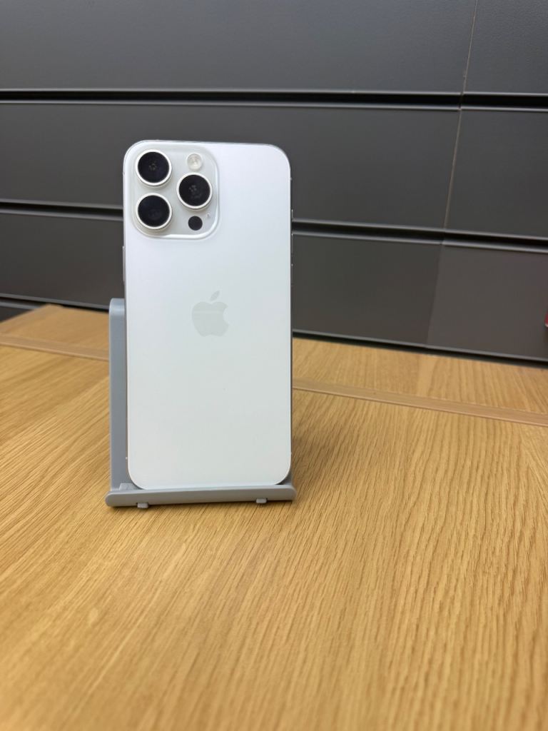 Apple iPhone 15 Pro Max 256gb – White, As Good As New