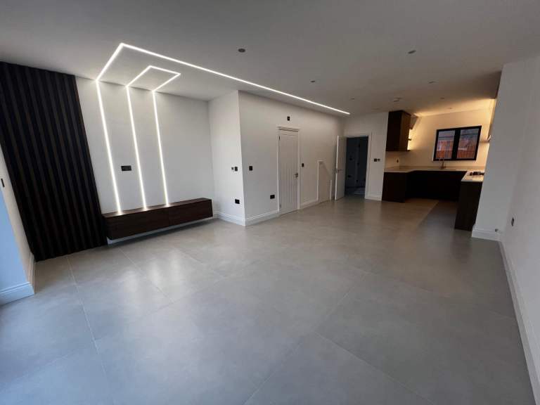 5x 4 BED 3 BATH HOUSES - OPEN TO COMPANY LET 