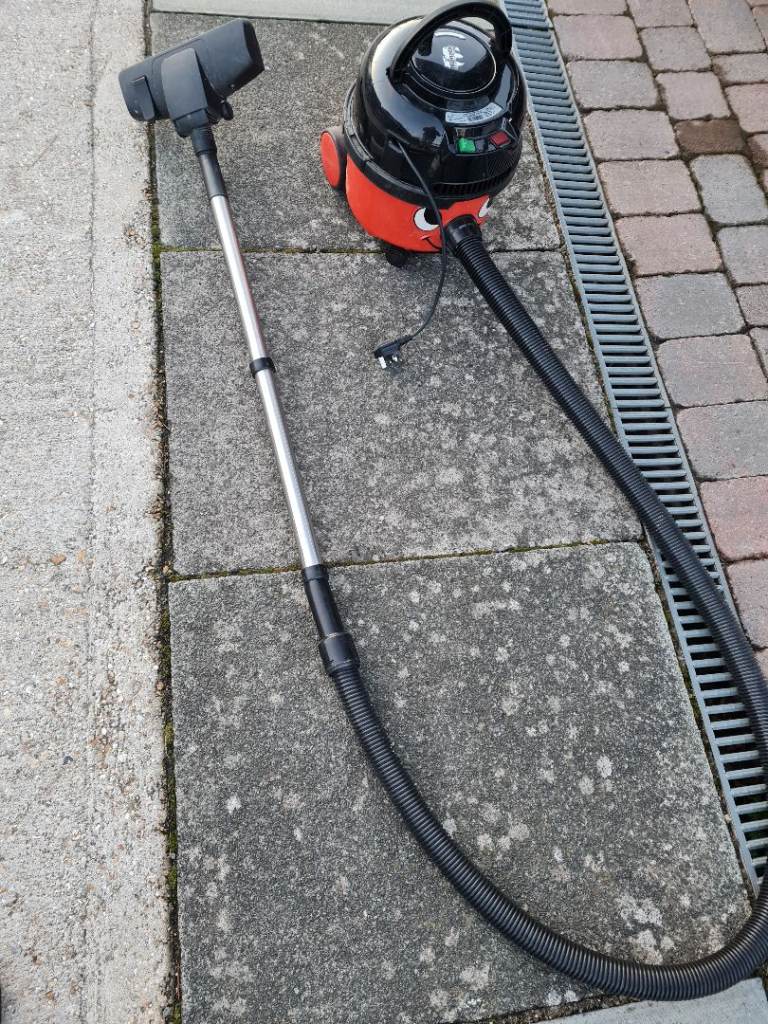 Henry neumatic vacuum cleaner 
