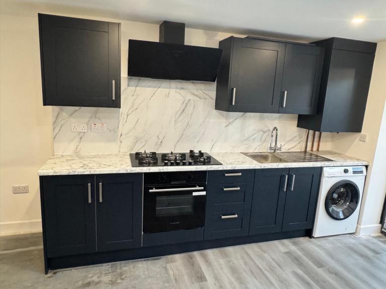 Stunning 7-Bedroom House| 5 En-Suites | 6 Bathrooms | Private Garden | 3 Minutes to Plaistow Station