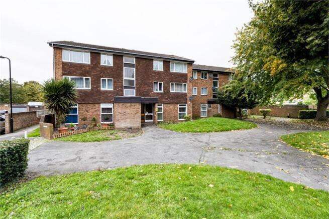 1 bedroom Flat large rooms 