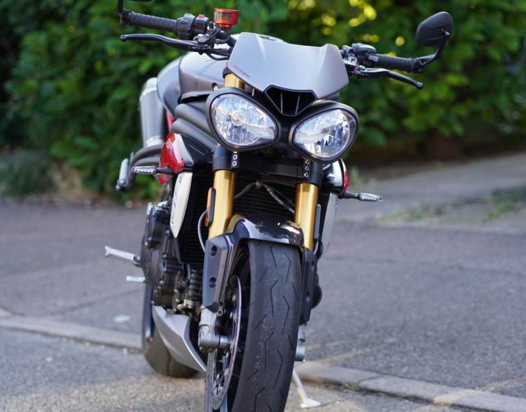 2017 Triumph Speed Triple R 1050 - Amazing Condition