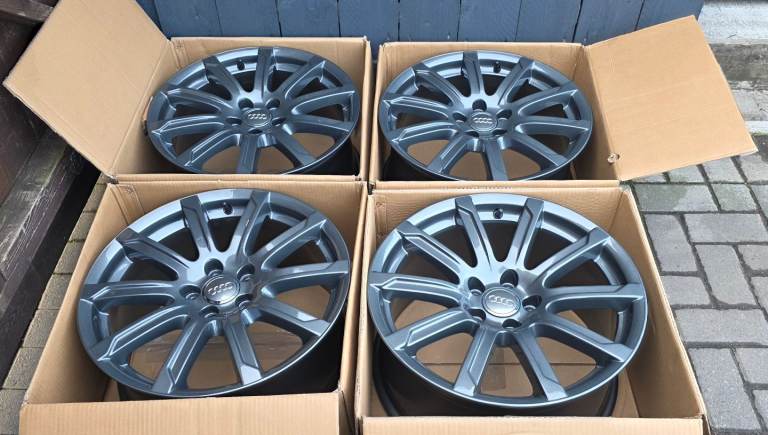 Audi A4 A5 18" alloy wheels