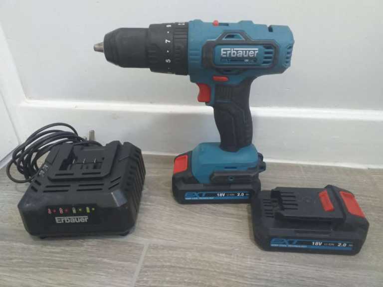 Erbauer combi drill 18 V with 2 batteries 2.0 and charger 