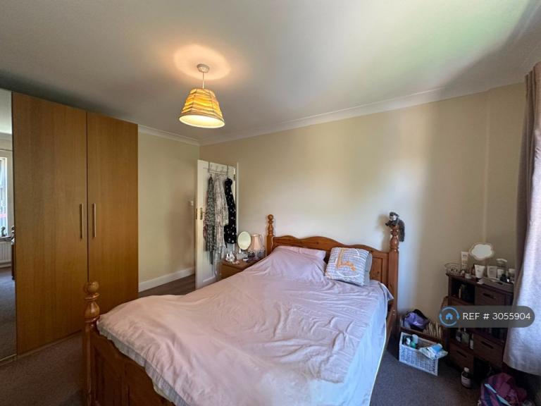 2 bedroom flat in The Close, Harrow, HA2 (2 bed) (#3055904)