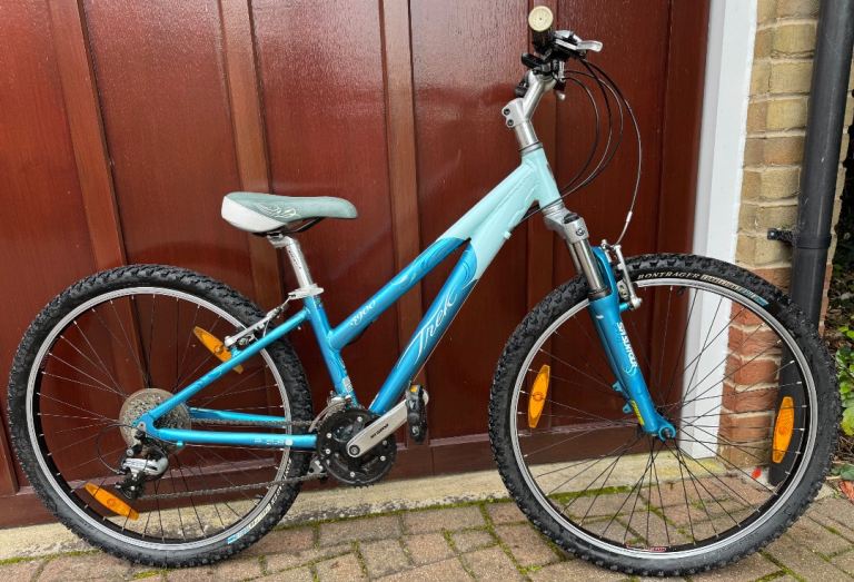 Trek 3900 Mountain Bike - Blue, 26” tyres, 33cms / 13 inch frame.  Good condition 
