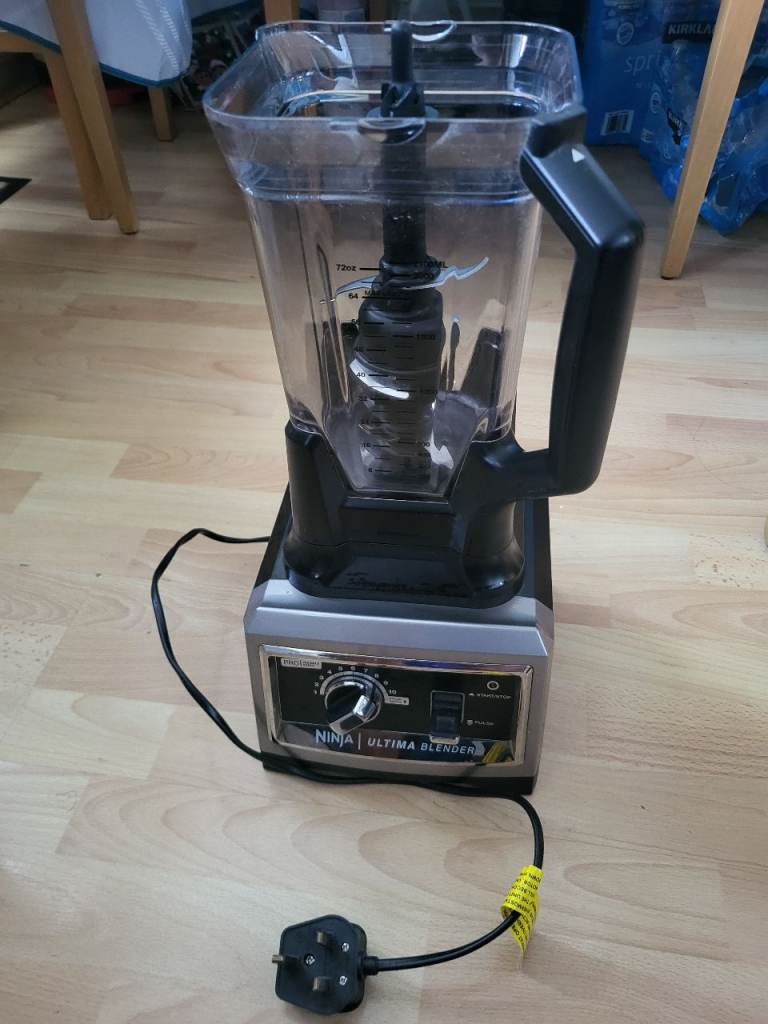 Ninja Ultima Dual Stage Professional Blender. For parts Only. Powers On but does not spin.