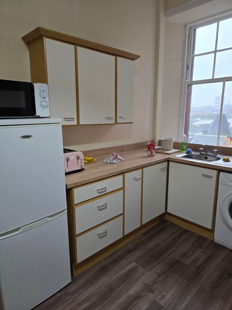 2 BEDROOMS SPACIOUS FLAT IN CITY CENTRE g3