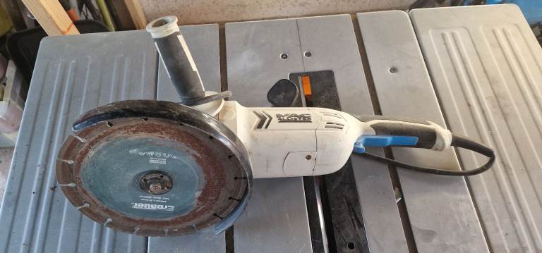Mac Allister 2000W 240V 230mm Corded Angle Grinder