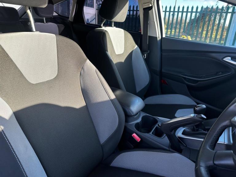 2011 Ford Focus 1.6 125 Zetec 5dr HATCHBACK PETROL Manual