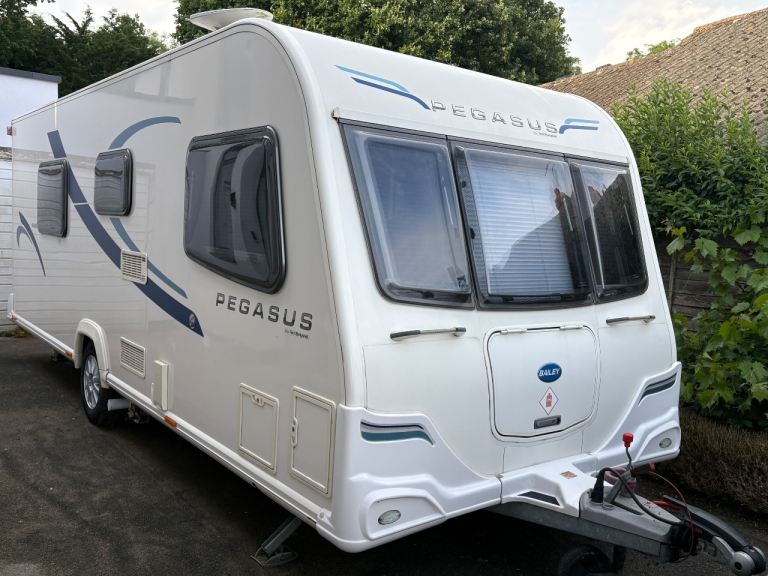 2013 Bailey Pegasus II Rimini – 4-Berth Caravan with Twin Fixed Single Beds, Motor Mover