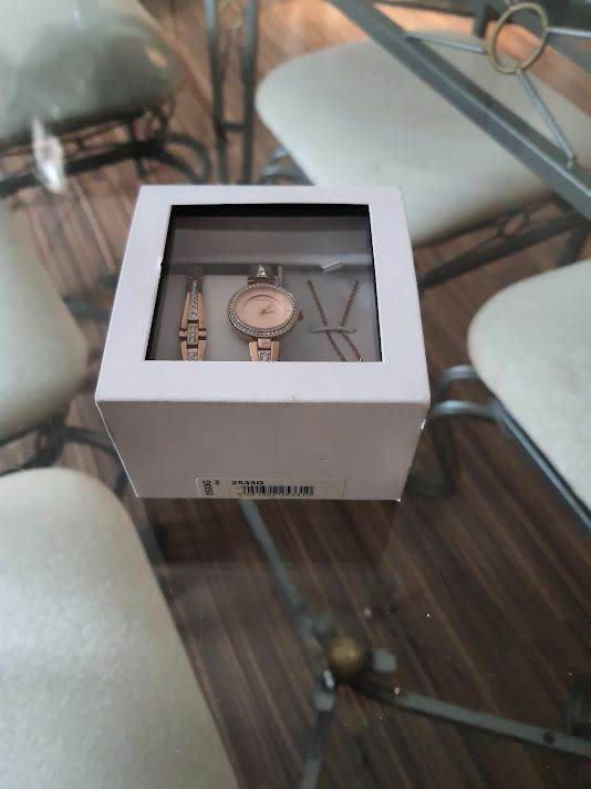 Sekonda Ladies Watch 🖤... Bracelet & Necklace Set