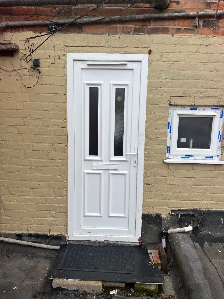 One bedroom self contained flat to let in Radford 