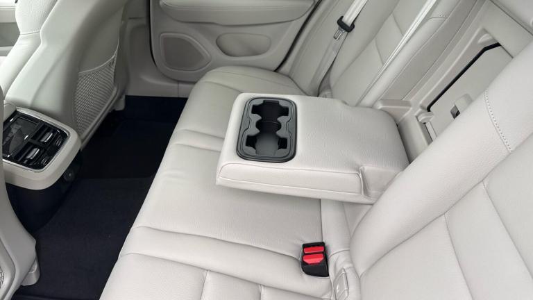 2025 Volvo V60 Plus, B4 Mild hybrid, Petrol, Dark ESTATE Petrol/Electric Hybrid Automatic