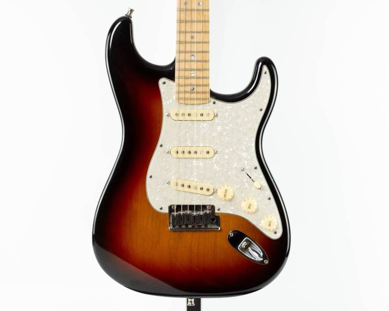 Fender American Deluxe Stratocaster 2009 3-Colour Sunburst