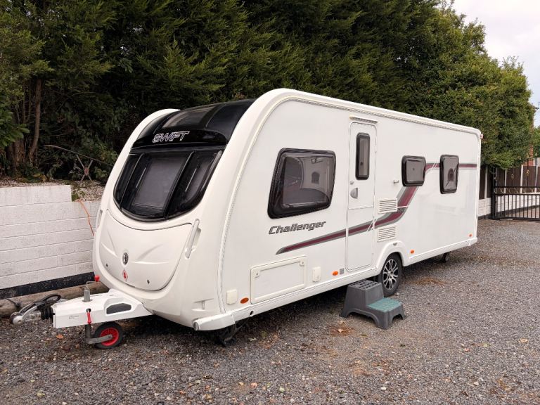 Swift Challenger 580 4 Birth Fix Island Bed 2011