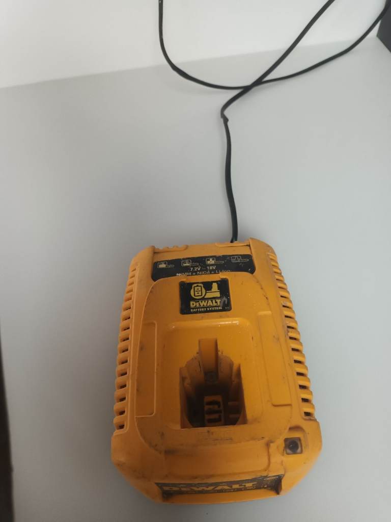 dewalt 7.2 - 18v battery charger 