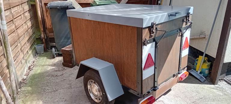 Car box trailer 4'L x 3'W x 2'-6"H