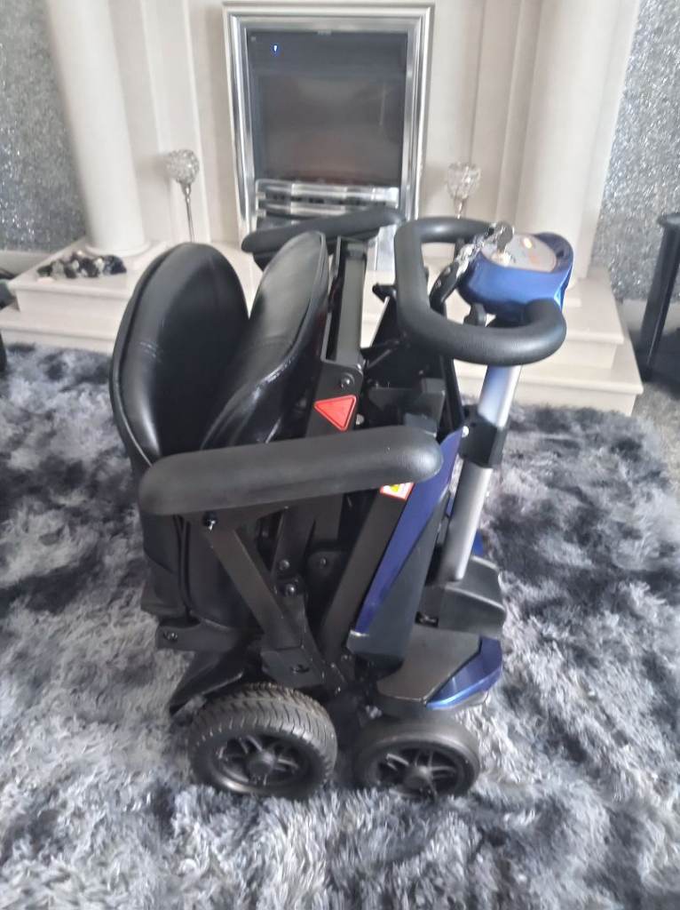 ###SOLD### Solax auto fold mobility scooter, airline friendly, can deliver today