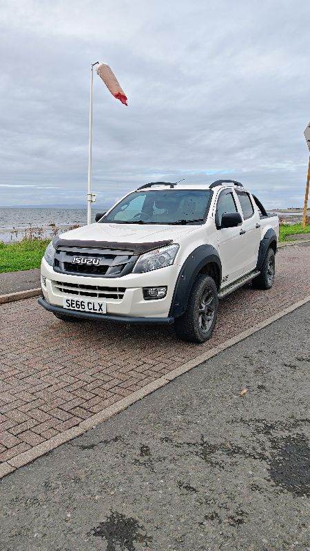 2017 Isuzu D-Max Blade Double Cab 2.5L Diesel Manual – £12,500