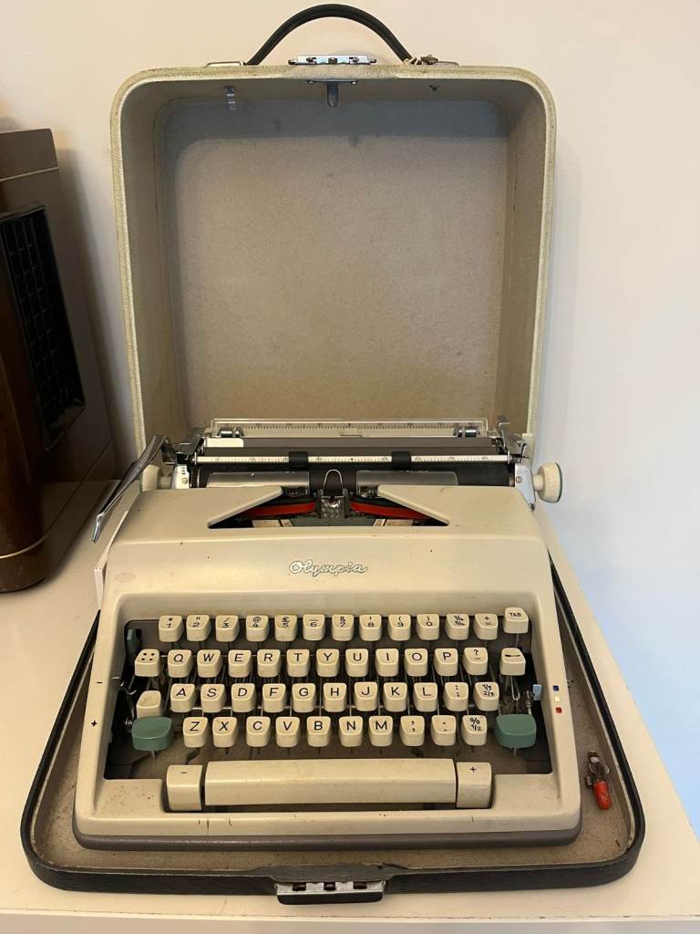 Vintage Olympia SM9 Typewriter & Case - 91, Modern Congress Typeface