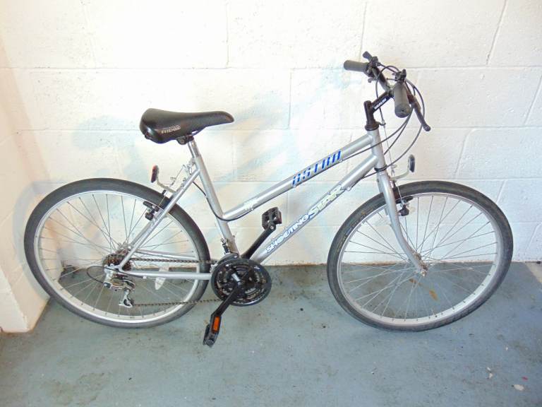 Astra Shooting Star (18" frame) Mountain Bike (Puncture Proof tyres) (free local delivery)