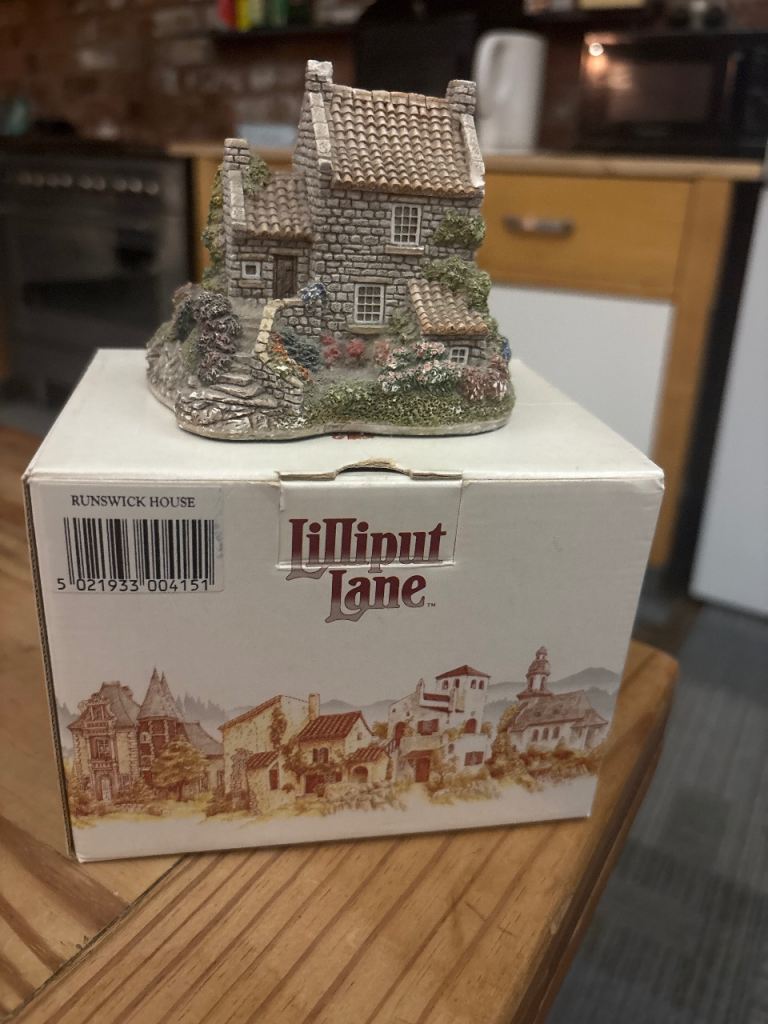 Runswick house Lilliput lane collectible 