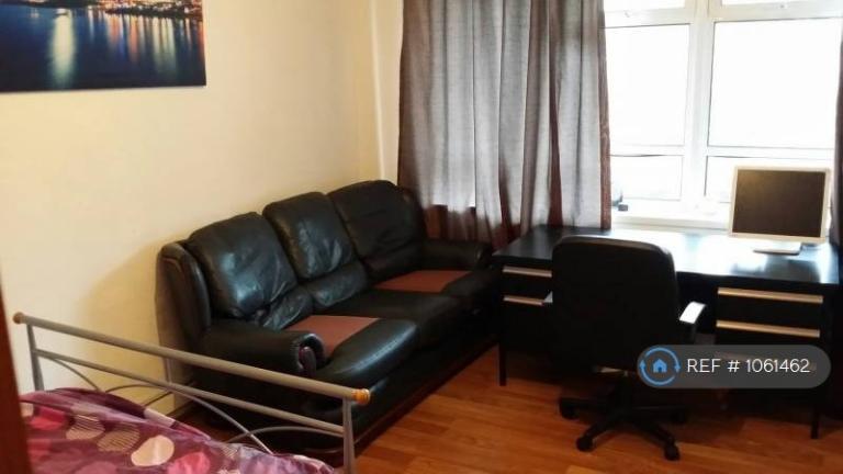 3 bedroom flat in Sidmouth Street, London, WC1H (3 bed) (#1061462)